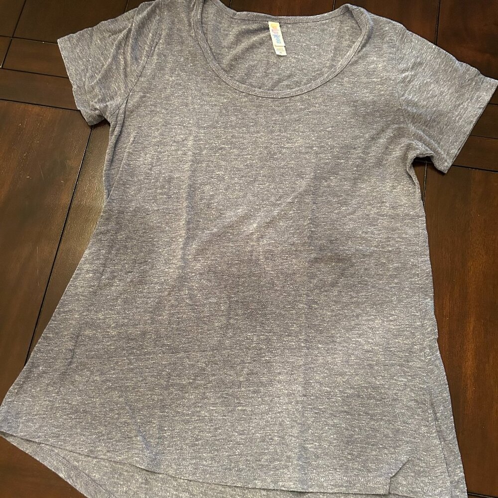 Gray Lularoe Classic Tee XS